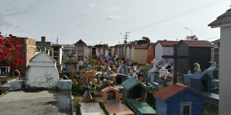 El Cementerio de la ciudad se encuentra colapsado